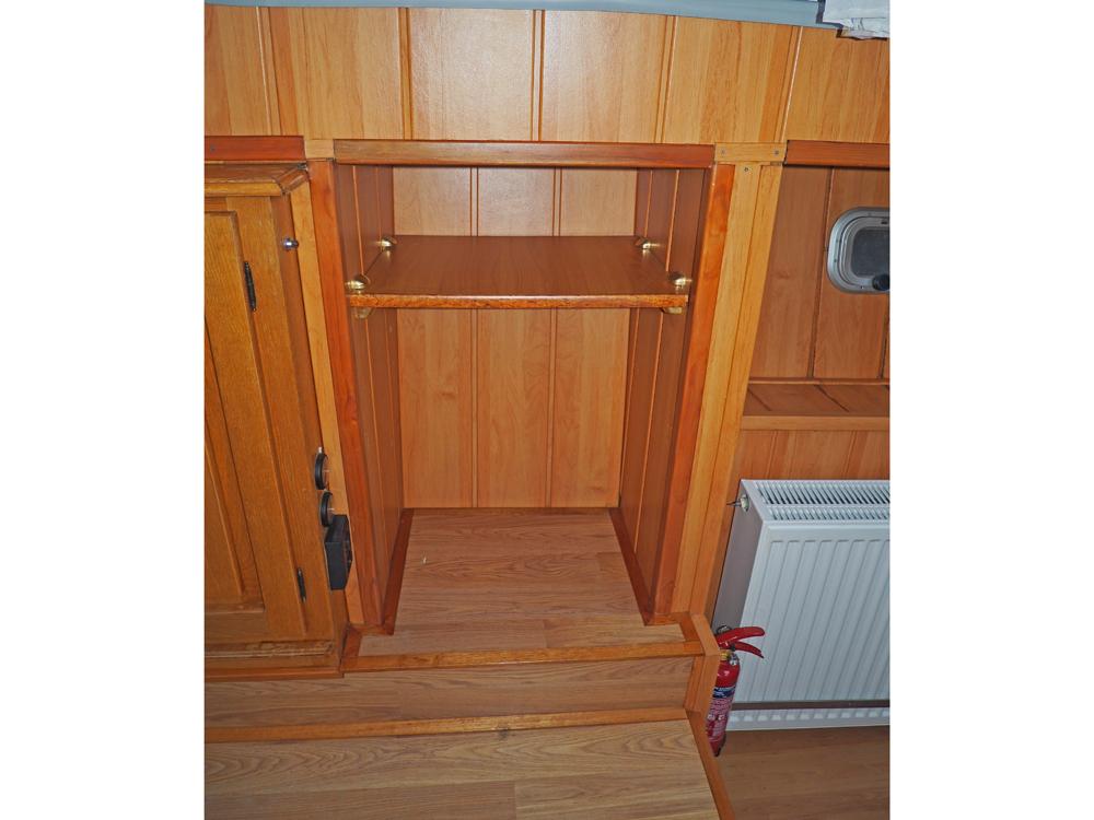 Saloon, Accommodation